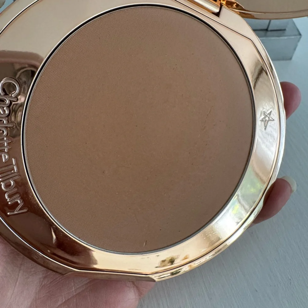CHARLOTTE TILBURY AIR BRUSH BRONZER MATTE FOR FACE AND BODY